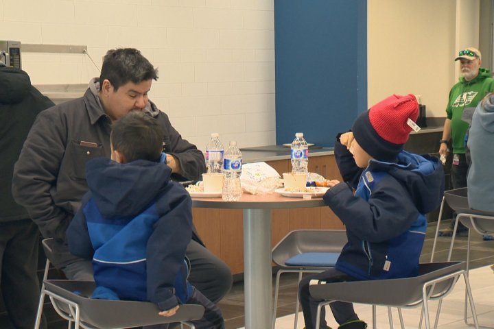 Families come together at Regina’s Mamaweyatitan Centre despite extreme cold