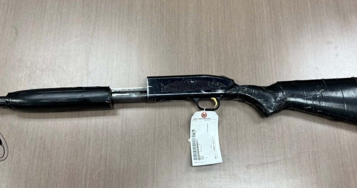 15-годишен, изправен пред обвинения за оръжия, след като RCMP реагира на възможно нахлуване в дома и конфискува оръжие