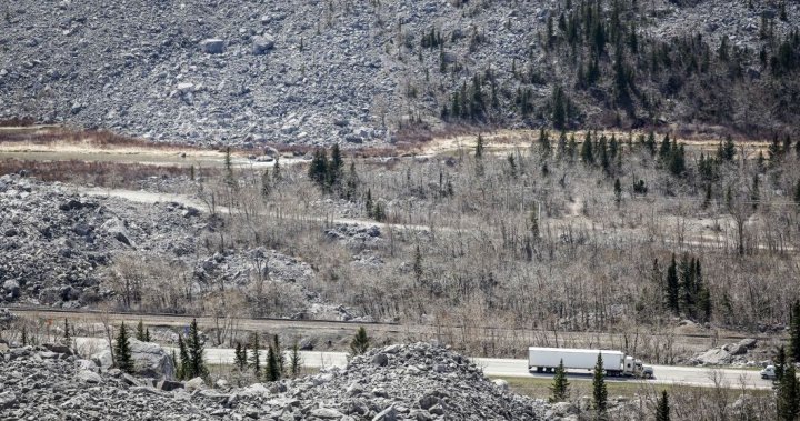 Бивша въглищна мина в Скалистите планини на Алберта изпуска замърсител