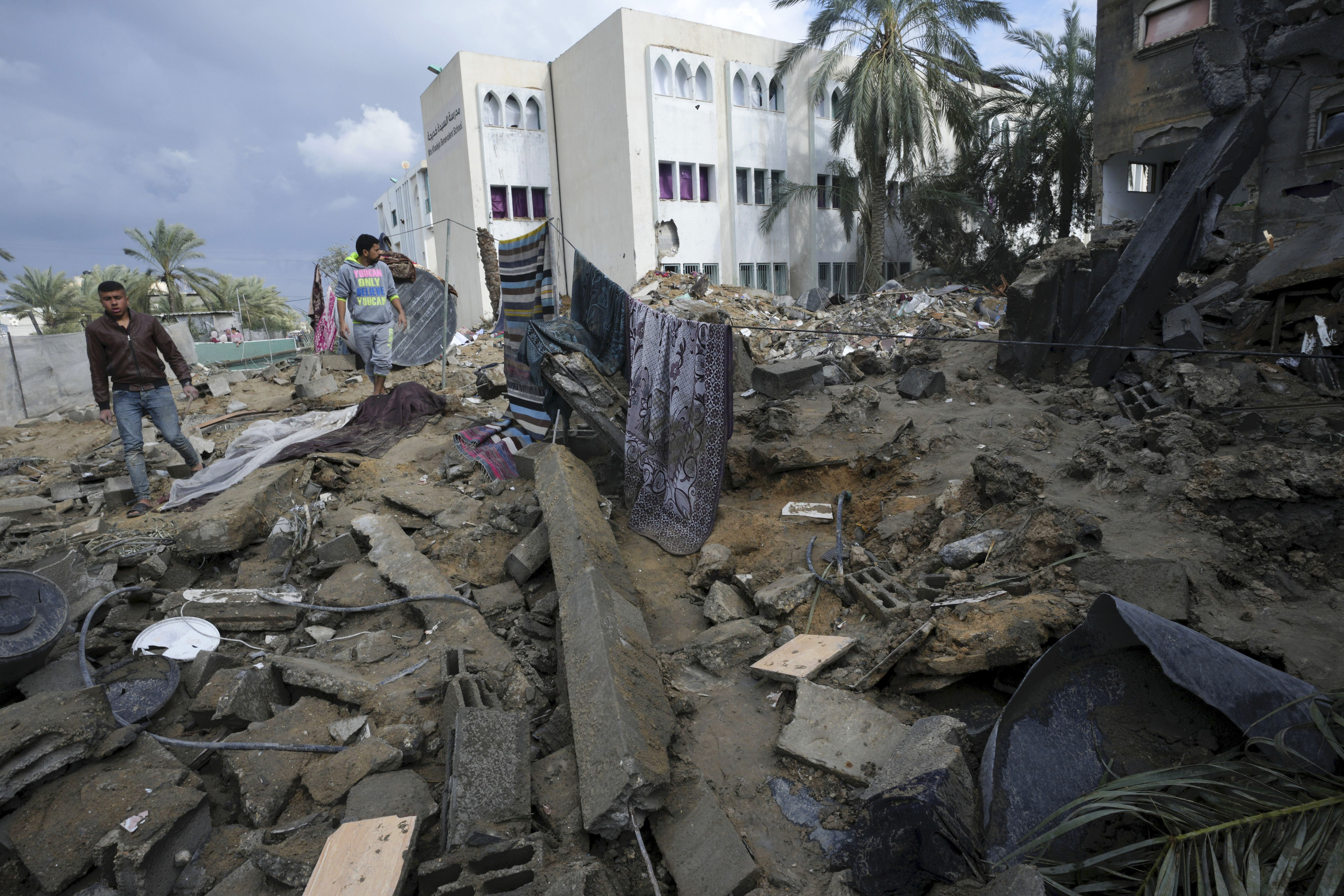 Газа спешно се нуждае от повече помощ или отчаяното й
