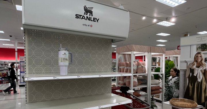 Чаши Stanley: Предполагаеми служители на Target казват, че са били уволнени, защото са купували чаши с лимитирана серия