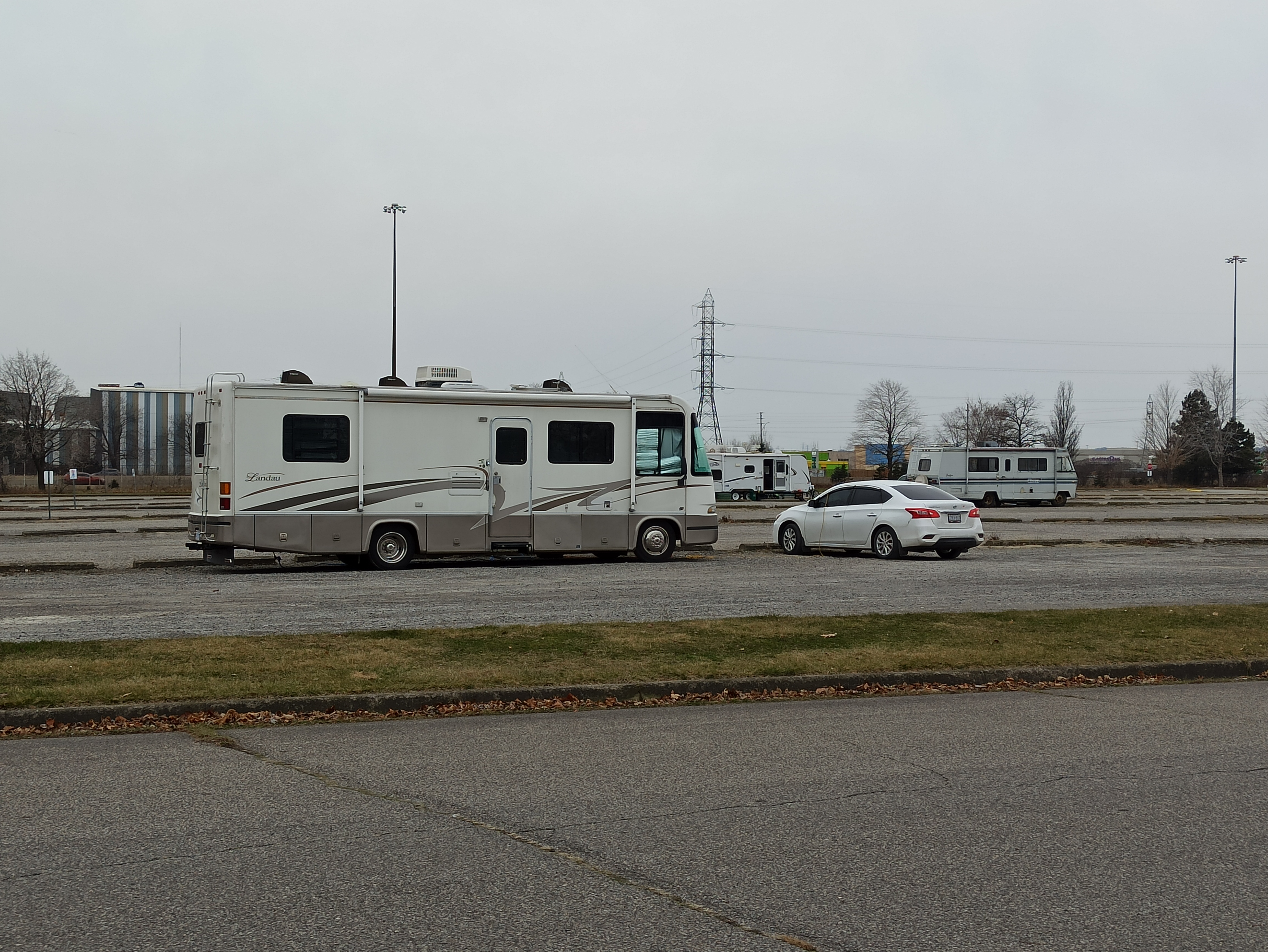 Двойка градски съветници казват че незначителни количества кемпер ремаркета и
