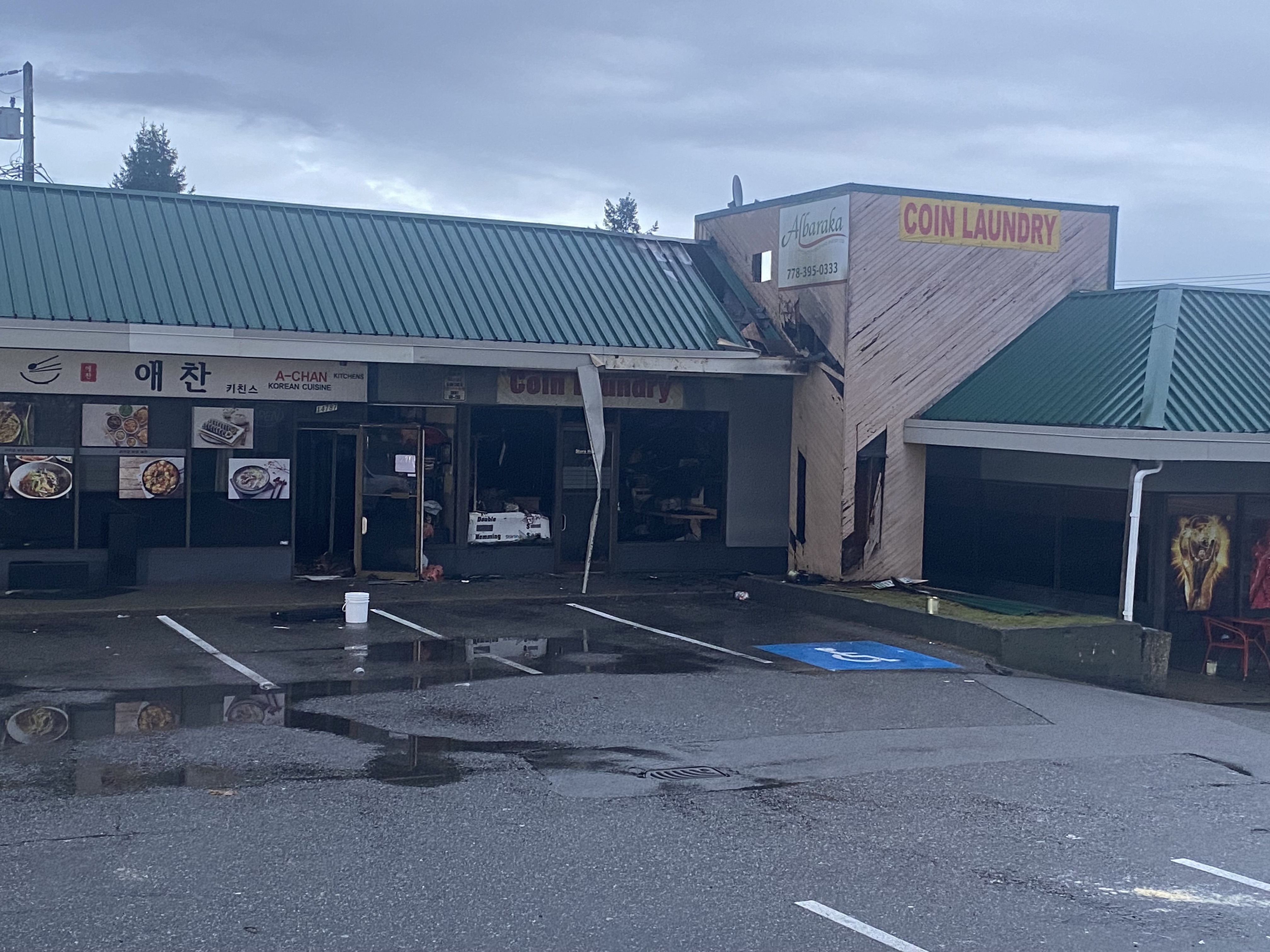 Служителите на RCMP в Съри разследват подозрителен пожар в мол