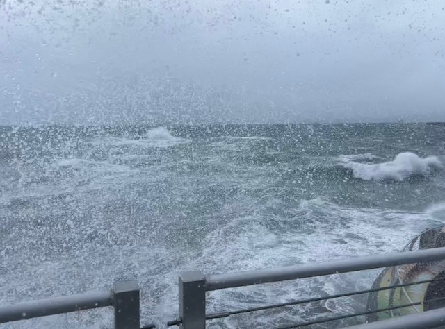 Зимна буря връхлита остров Ванкувър във вторник следобед носейки много