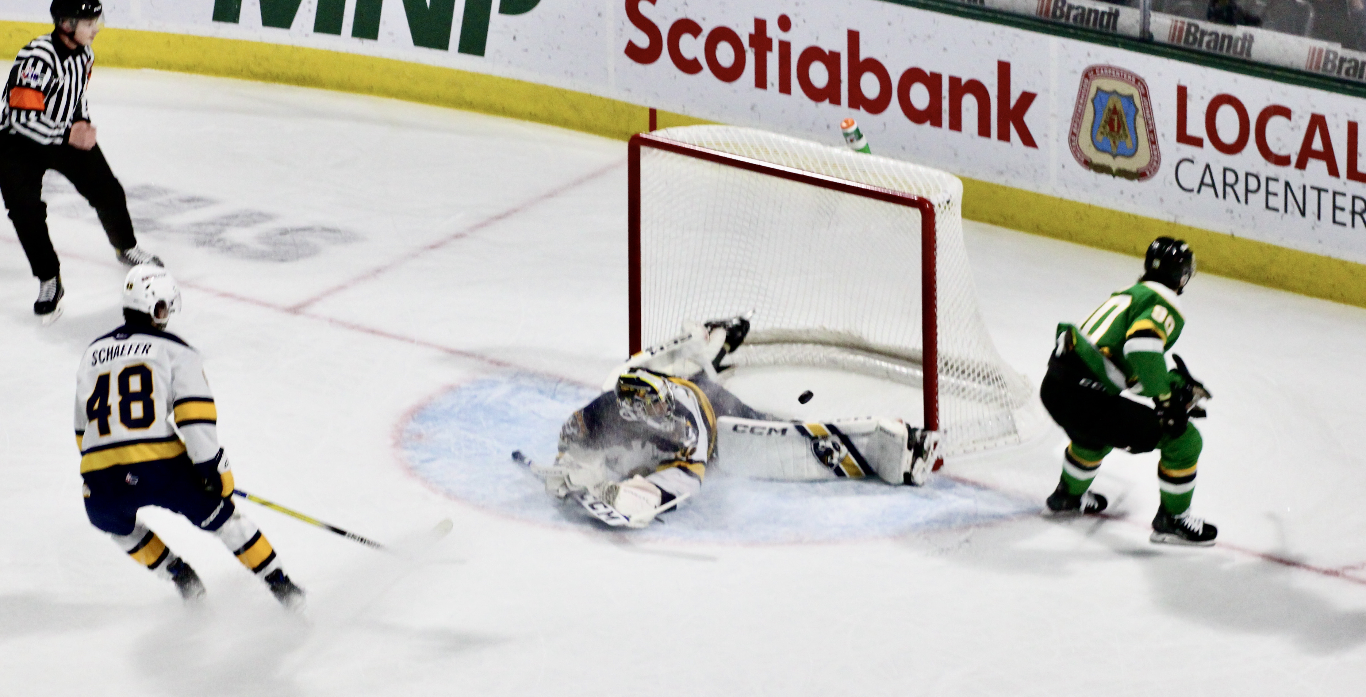 Ландън Сим и Руслан Газизов отбелязаха по два гола а