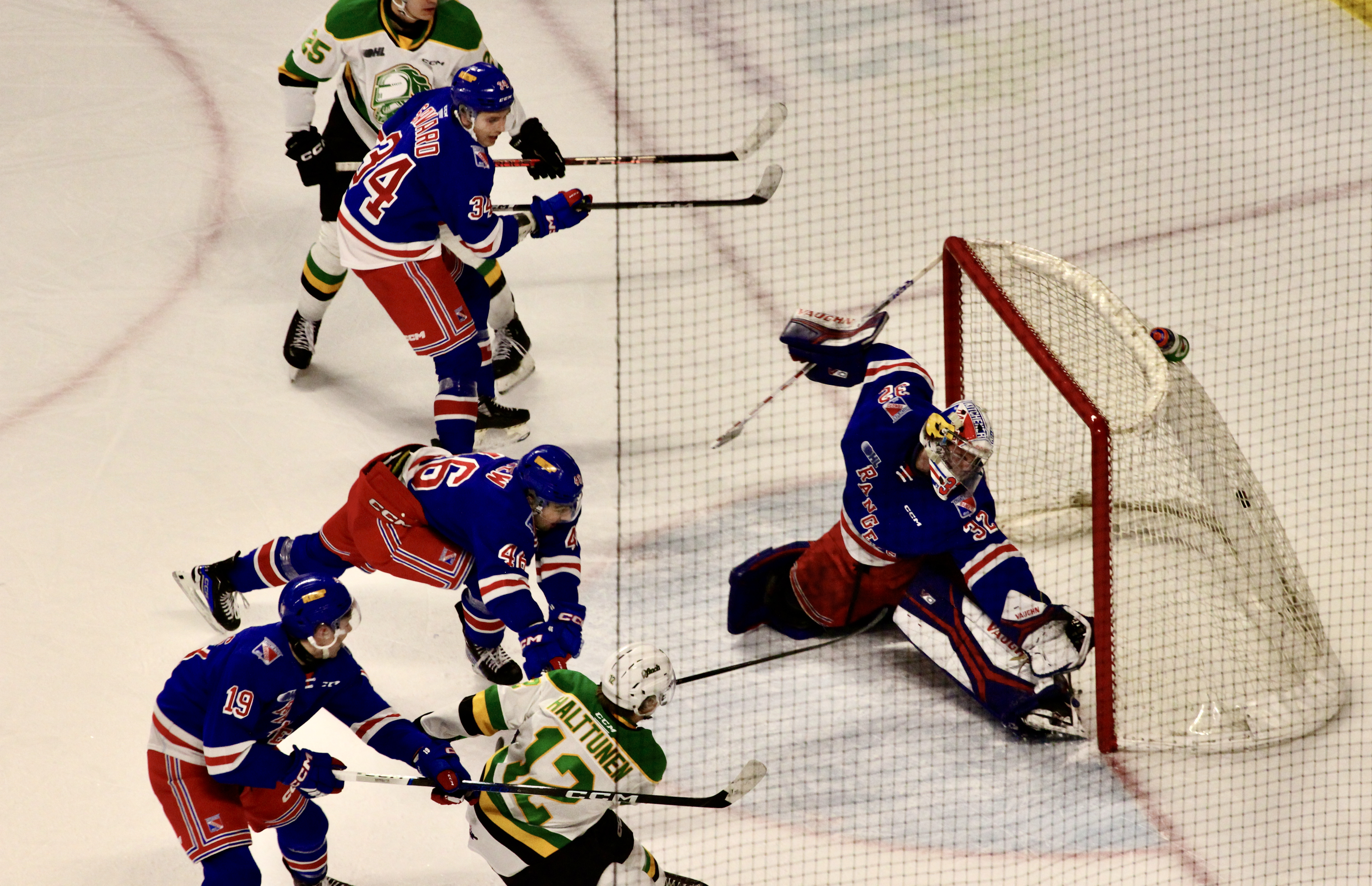 Лондон Найтс удължиха победната си серия до 13 мача като