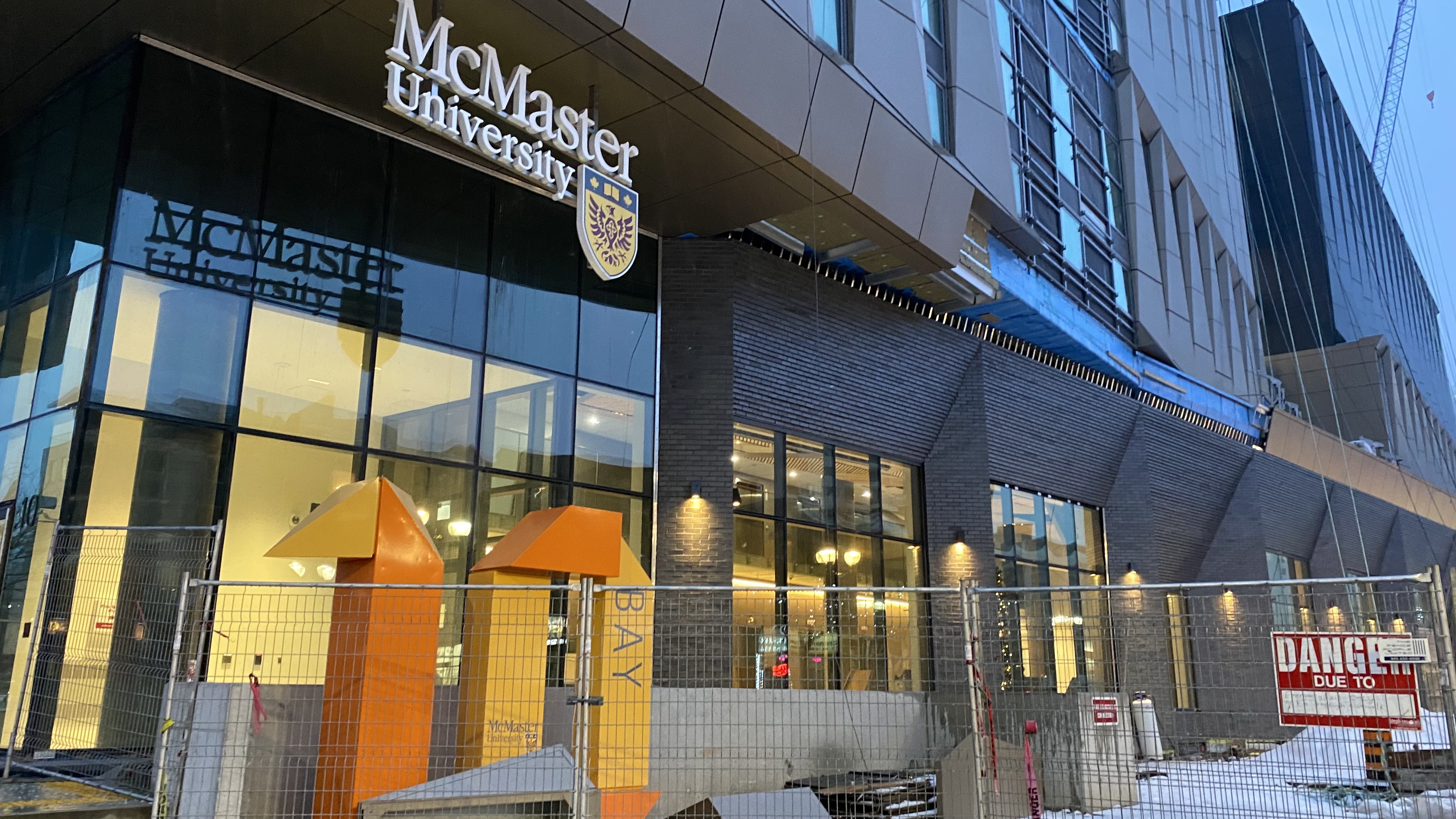 Residents at McMaster downtown complex to spend a week in hotel amid water sanitization process – Hamilton | Globalnews.ca