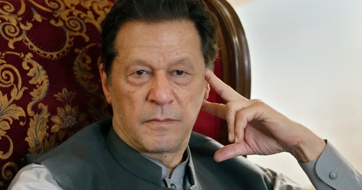 Пакистански съд осъди бившия премиер Имран Хан за виновен за