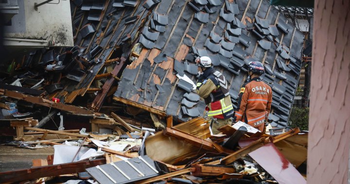 Японски спасители в „критичен момент“ в търсене на оцелели от земетресение