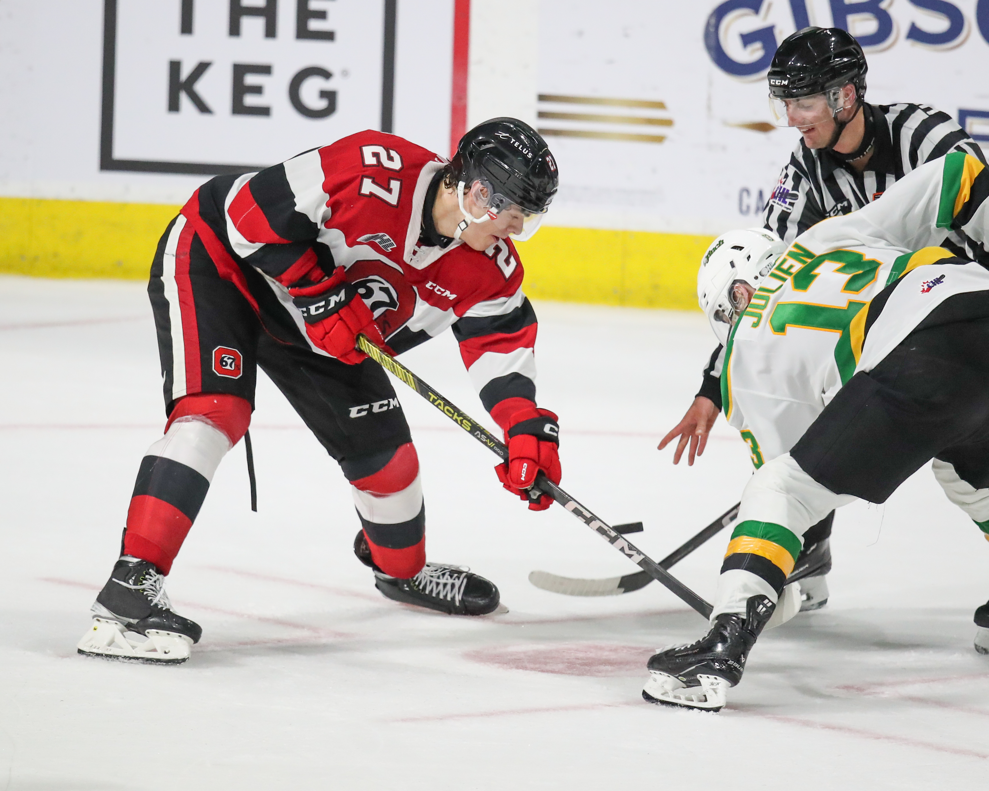 Всеки, който притежава размерите на Калеб Лорънс, изглежда непобедим.Лорънс е