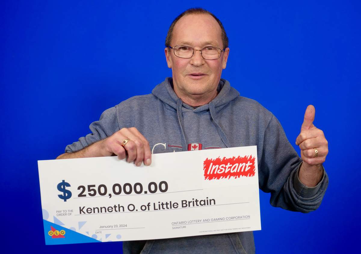 Kenneth O’Reilly with his $250,000 cheque from the OLG.