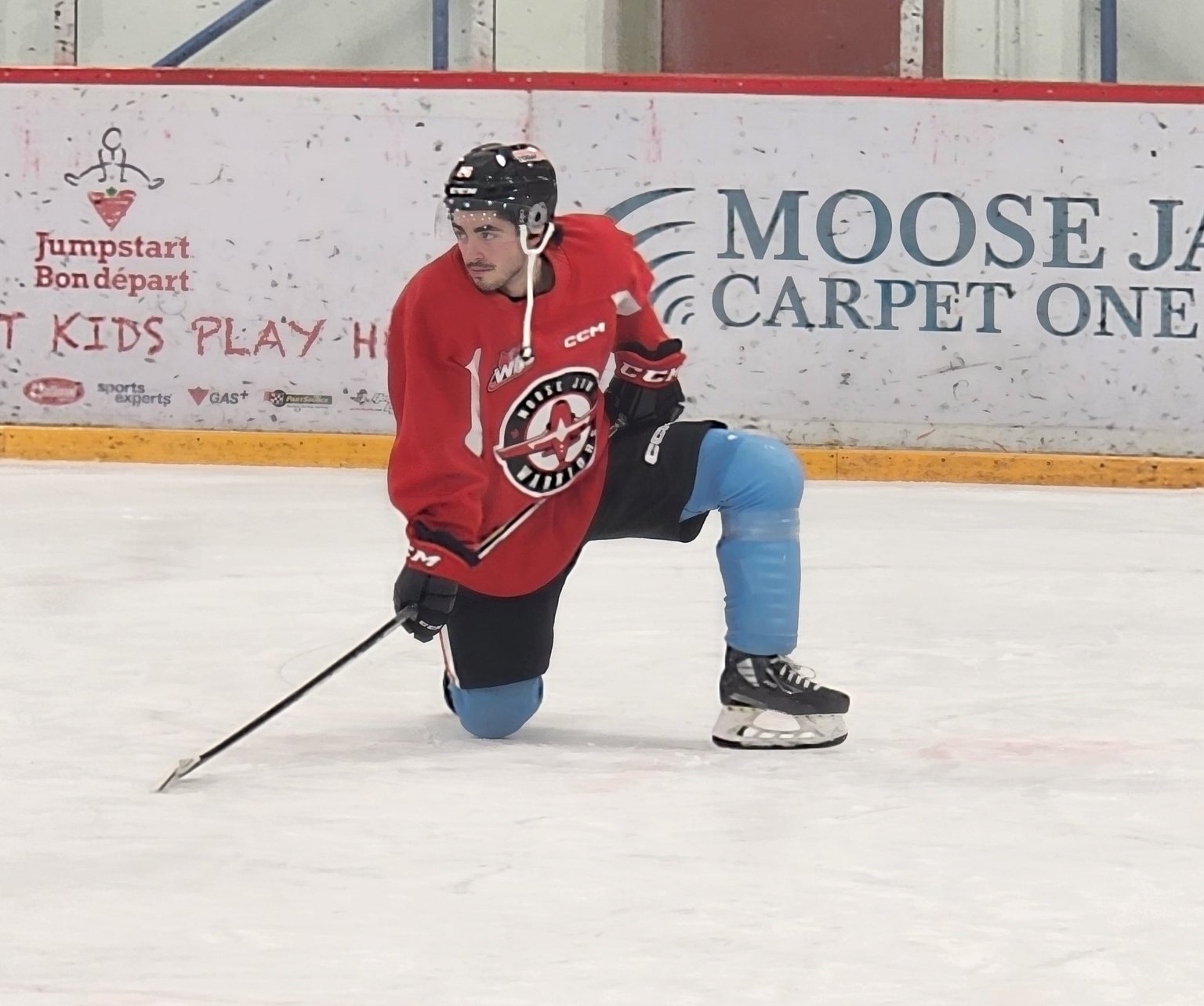 Най новият член на Moose Jaw Warriors Матю Савои се появи