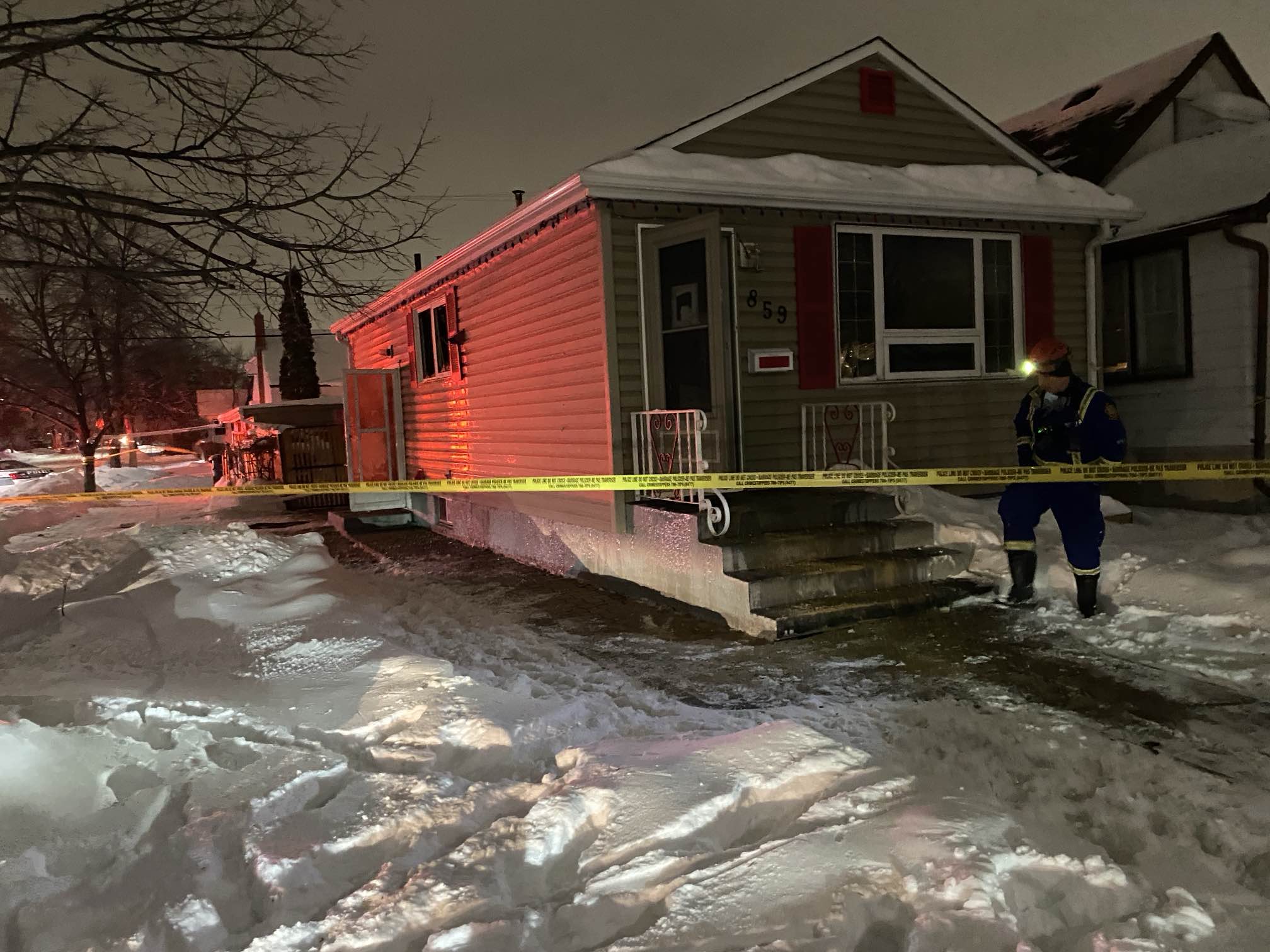 Полицията в Уинипег разследва пожар в къща в района на