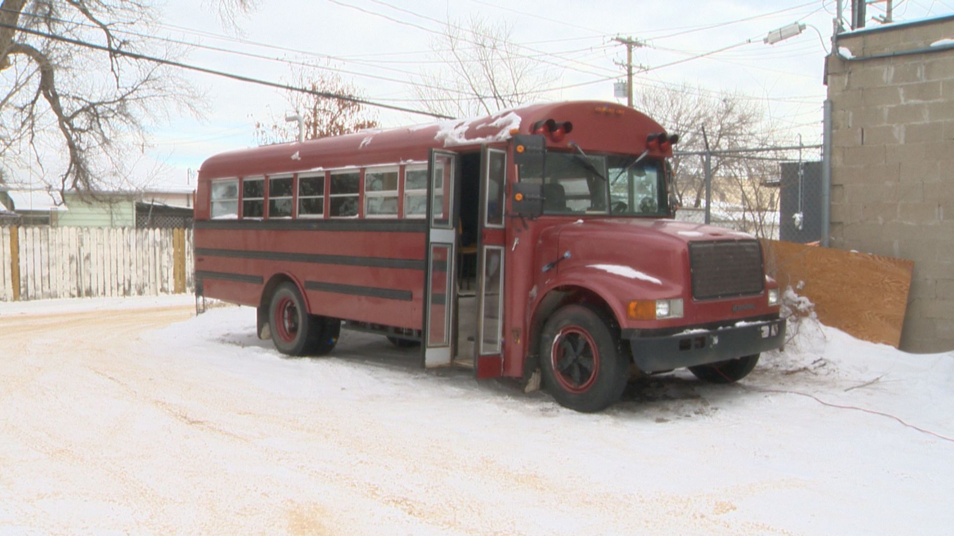Saskatoon man provides warm up bus for residents in need