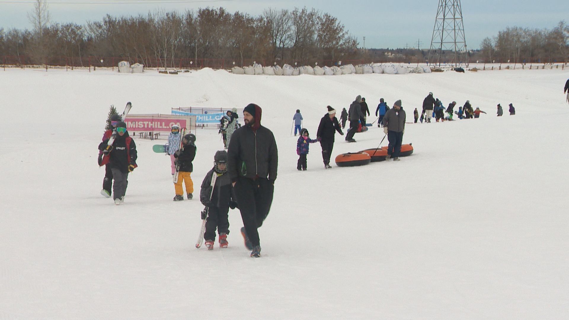Saskatoon residents enjoy winter activities thanks to warmer weather