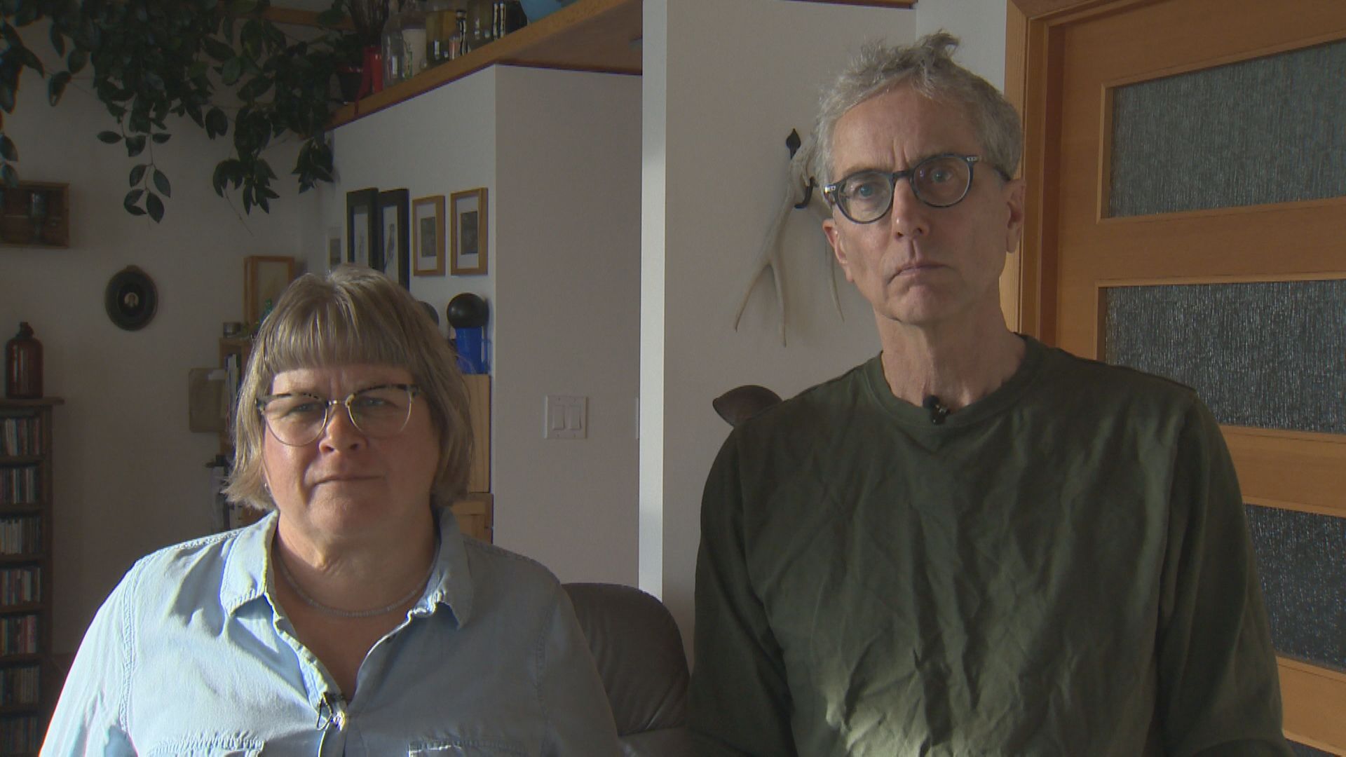 Ранди Уебър и Мейвис Луис-Уебър приемат зеления живот в единствения