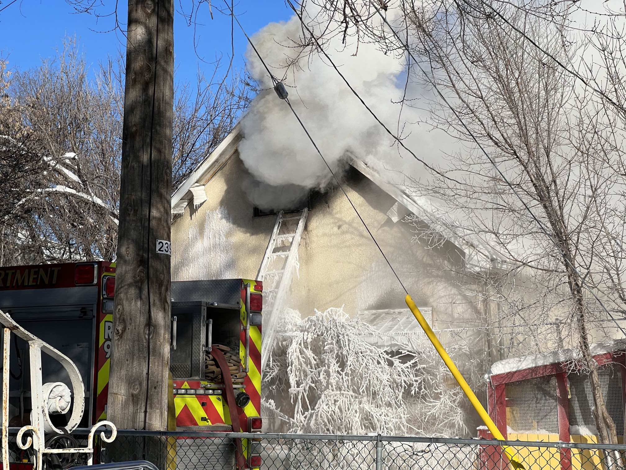 Winnipeg police investigate house fire in Point Douglas, urging public to avoid area