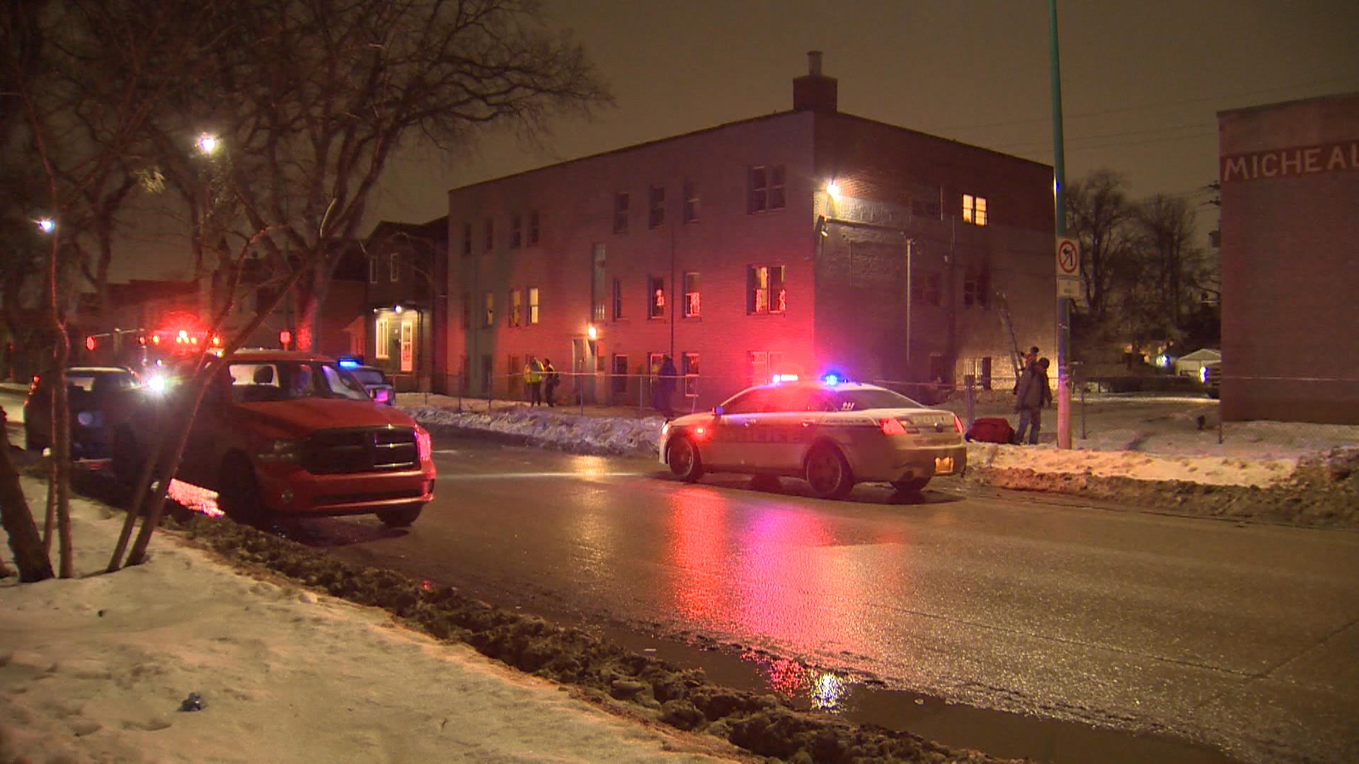 Сутрешният пожар в апартамент на Редууд Авеню в Уинипег във