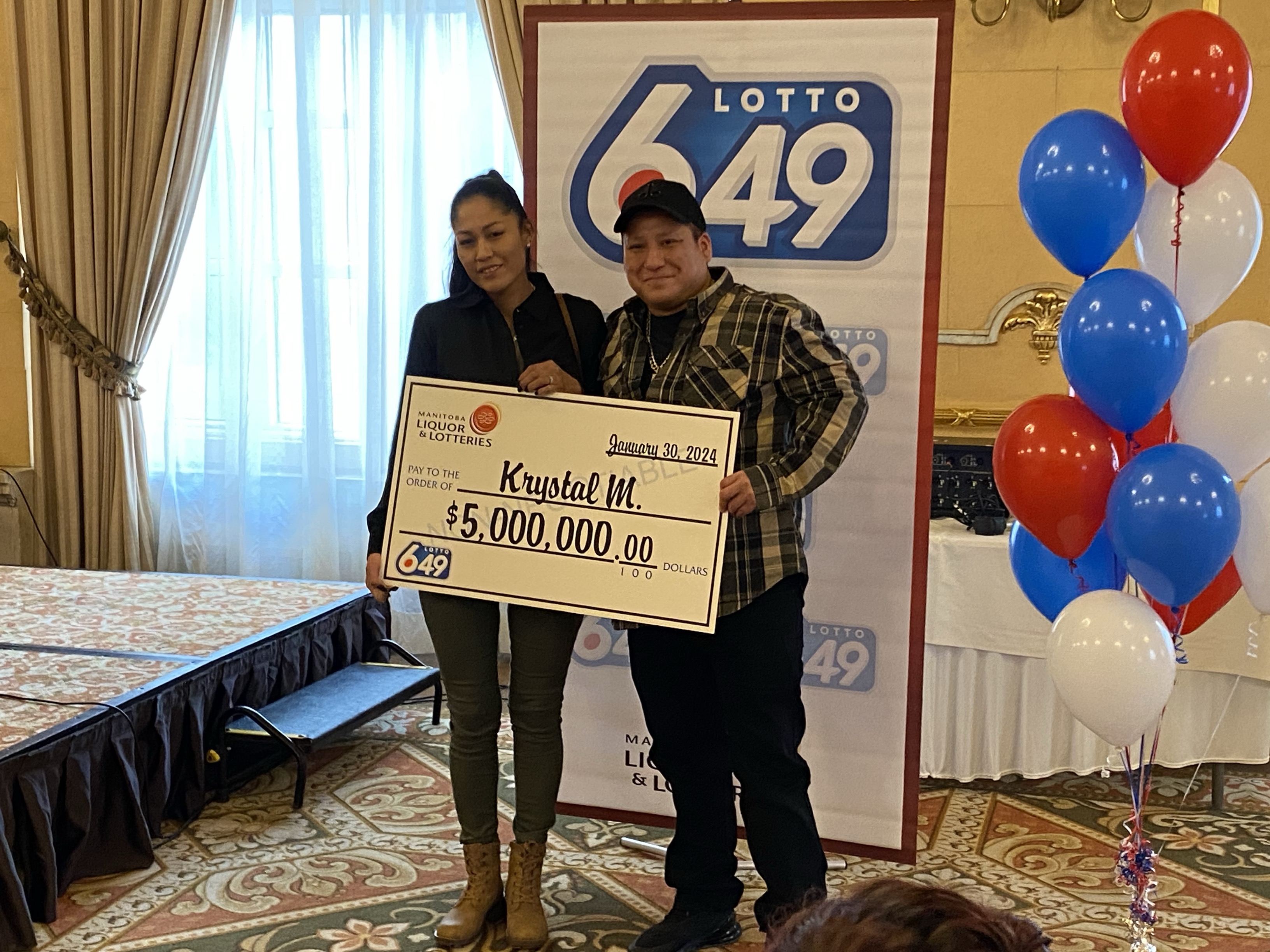 Winnipeg woman becomes first Manitoban to win major lottery prize in 2024