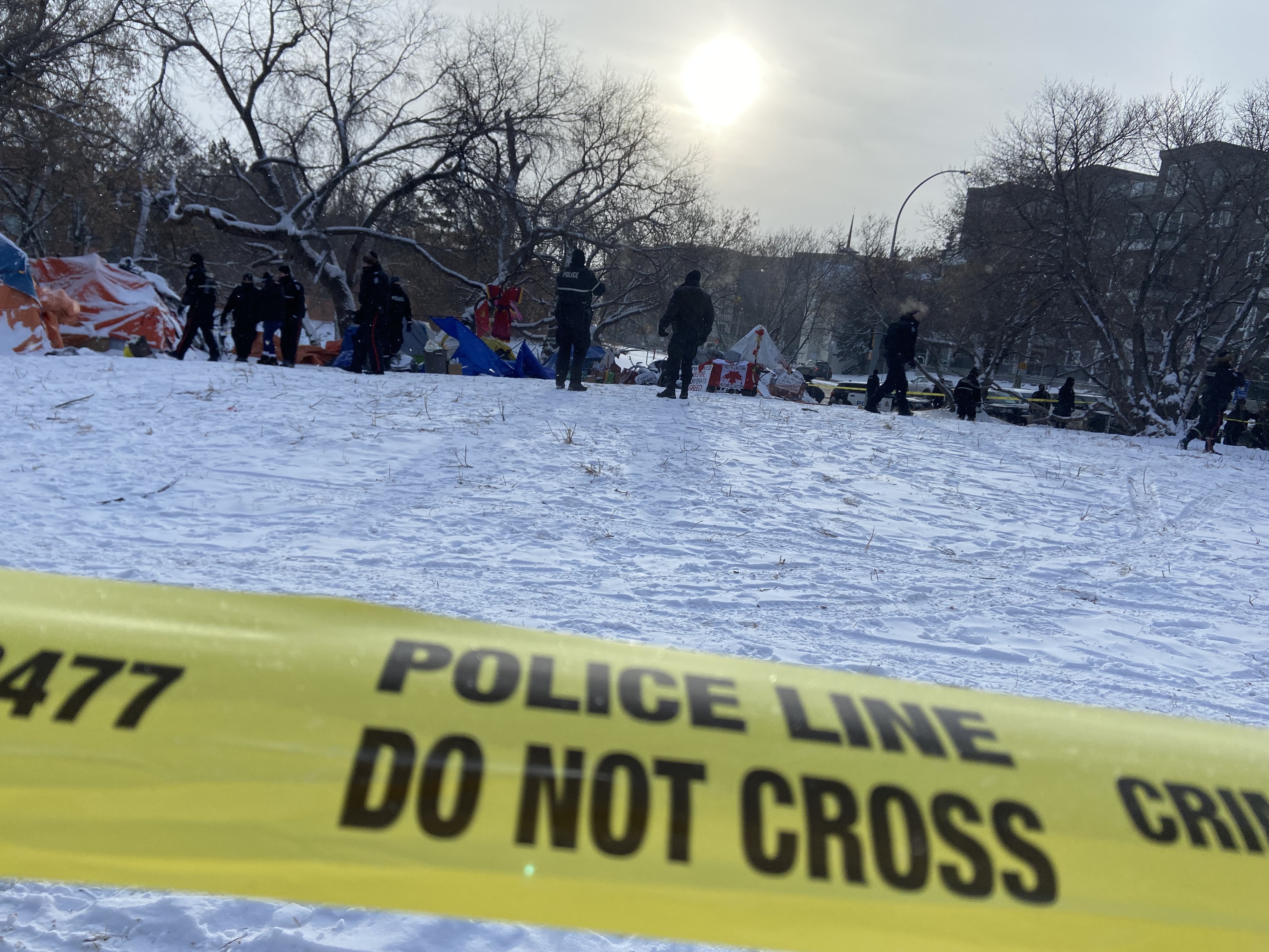 След еднодневен сблъсък в лагер за бездомни близо до 95 та