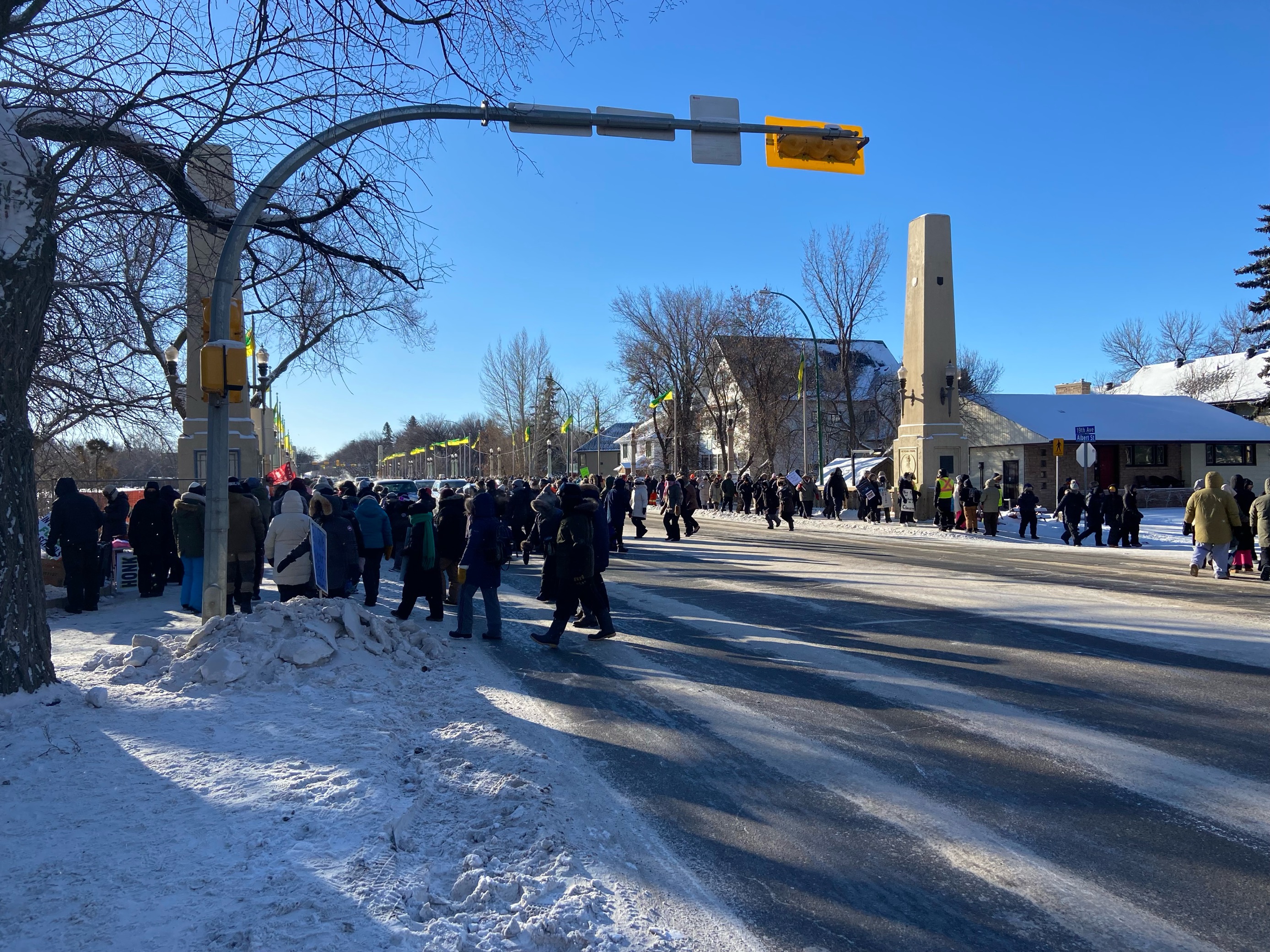 След многобройни опашки Комитетът за преговори между правителството и попечителя