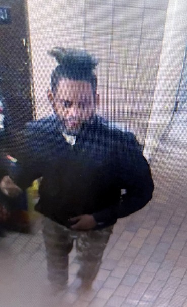 Полицията издирва мъж за когото твърди че е нападнал сексуално