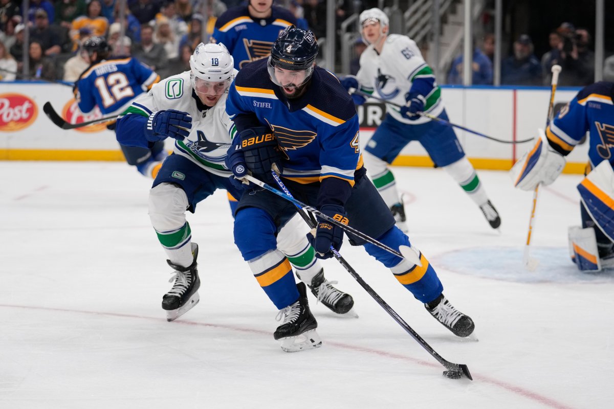 Blues continue winning ways against Canucks, grind out 2