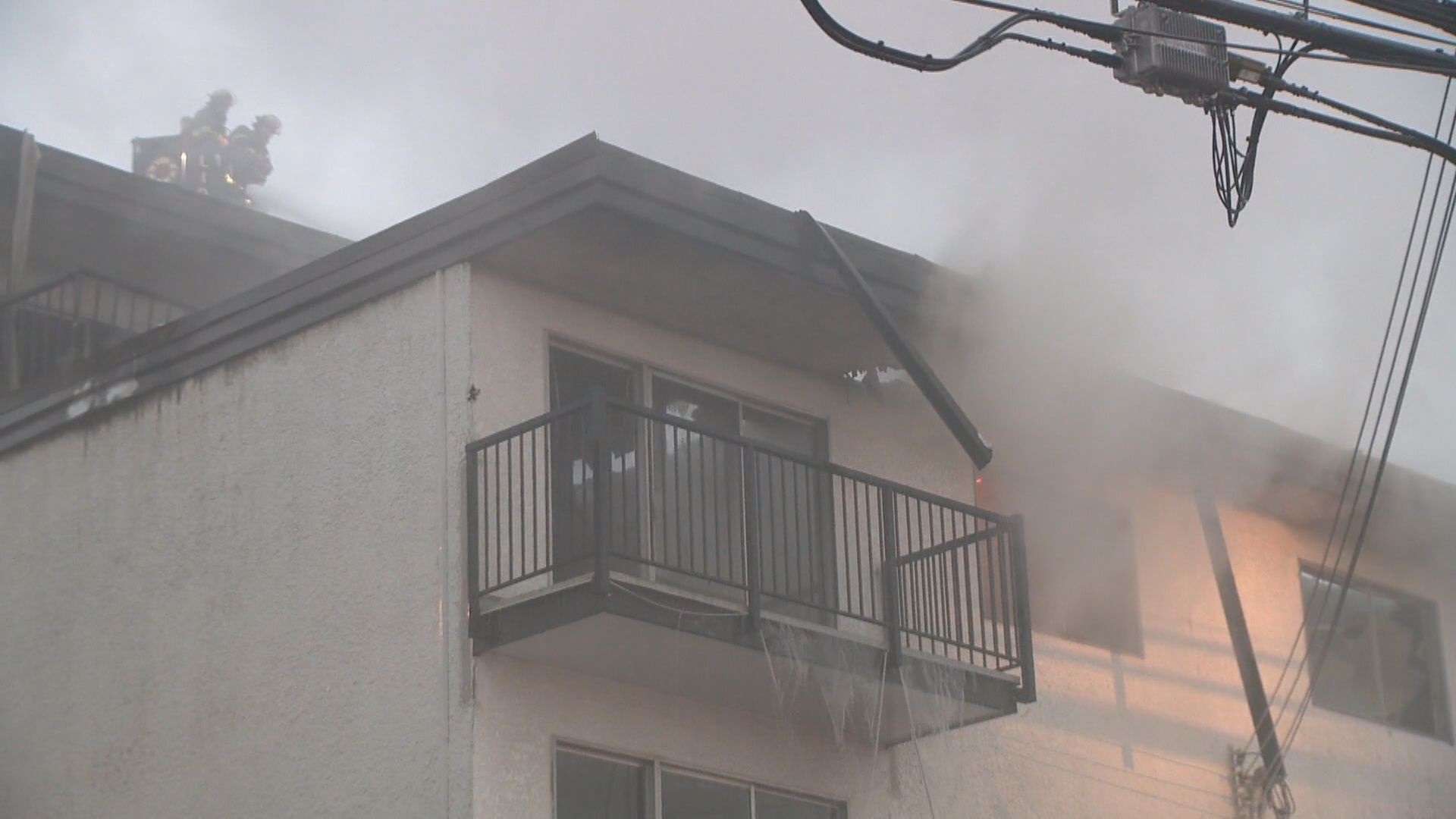 Пожарникарите в Северен Ванкувър имаха доста пламъци за да се