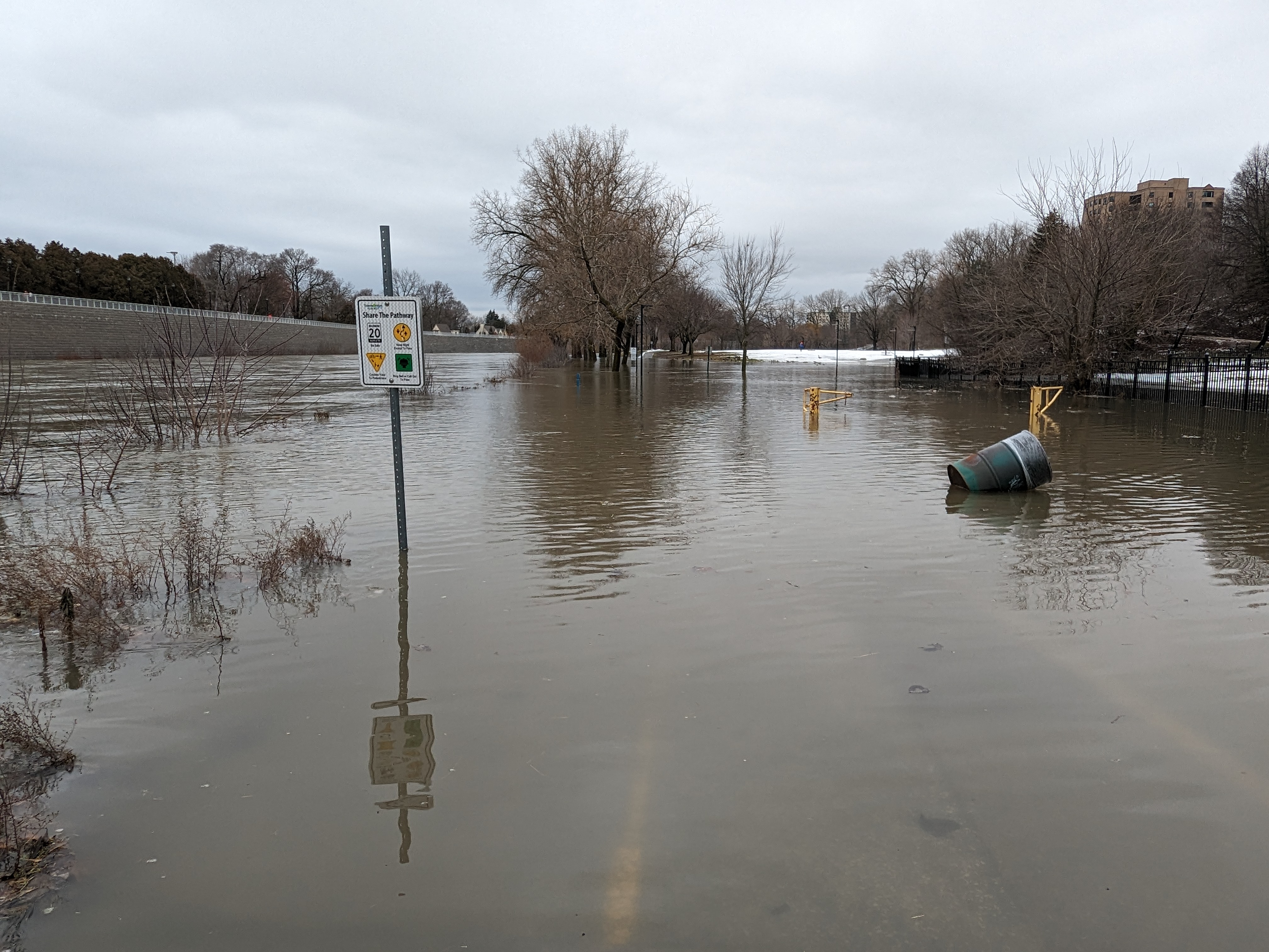Органът за опазване на река Горна Темза UTRCA призовава обществеността