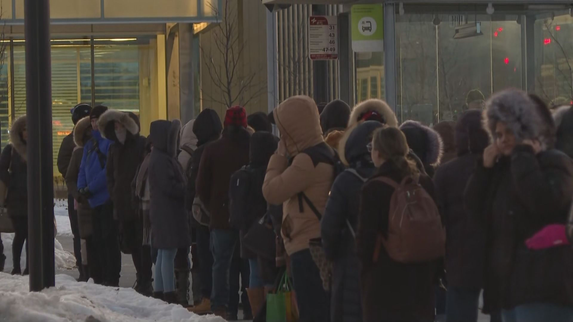 Беше тежко и студено пътуване за пътуващите с Réseau express