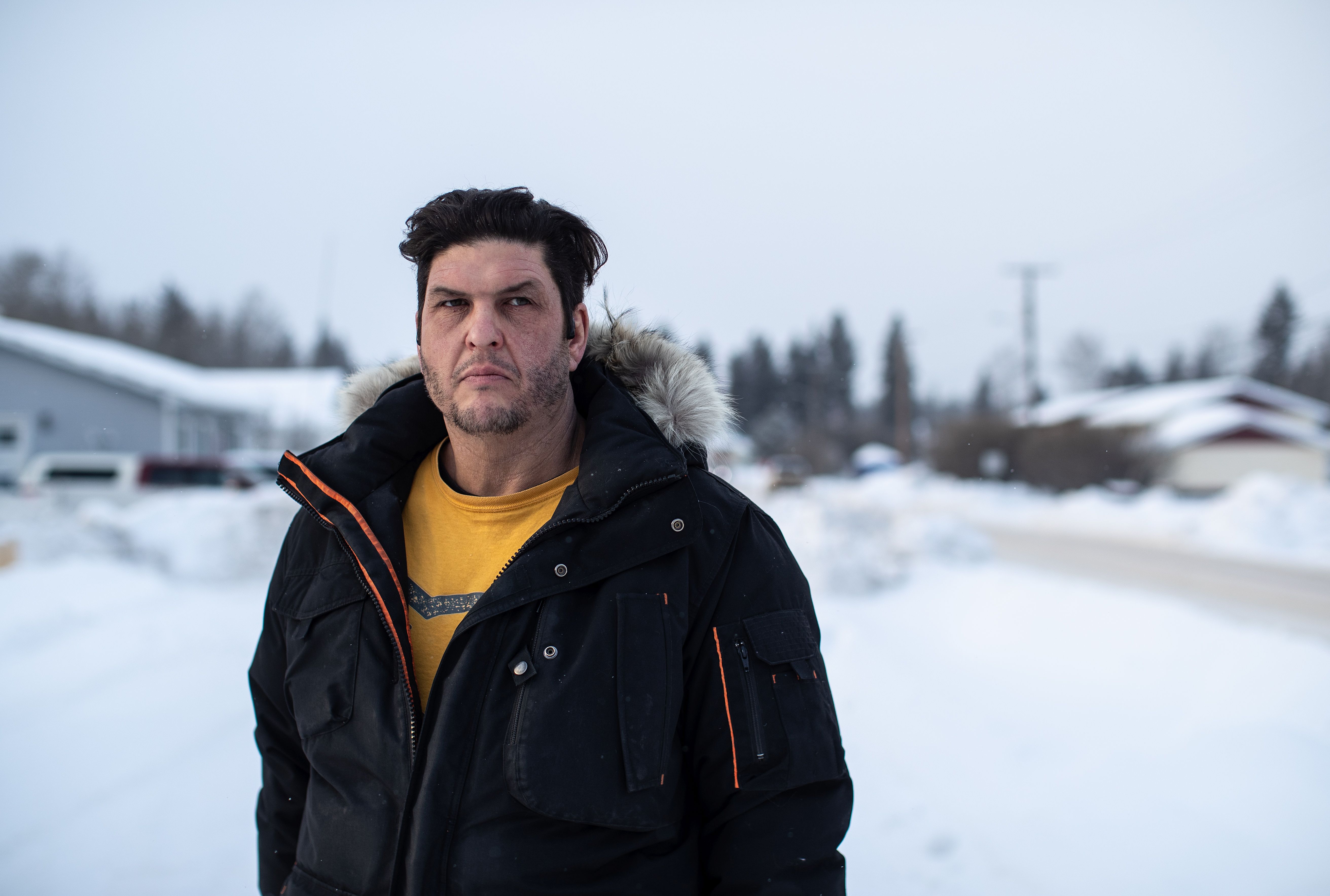 Кмет обхванат от емоции Спасител който се бори с гледката