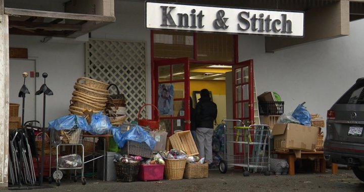 Най-старият магазин за плетива в Metro Vancouver затваря, гледа мобилно бъдеще