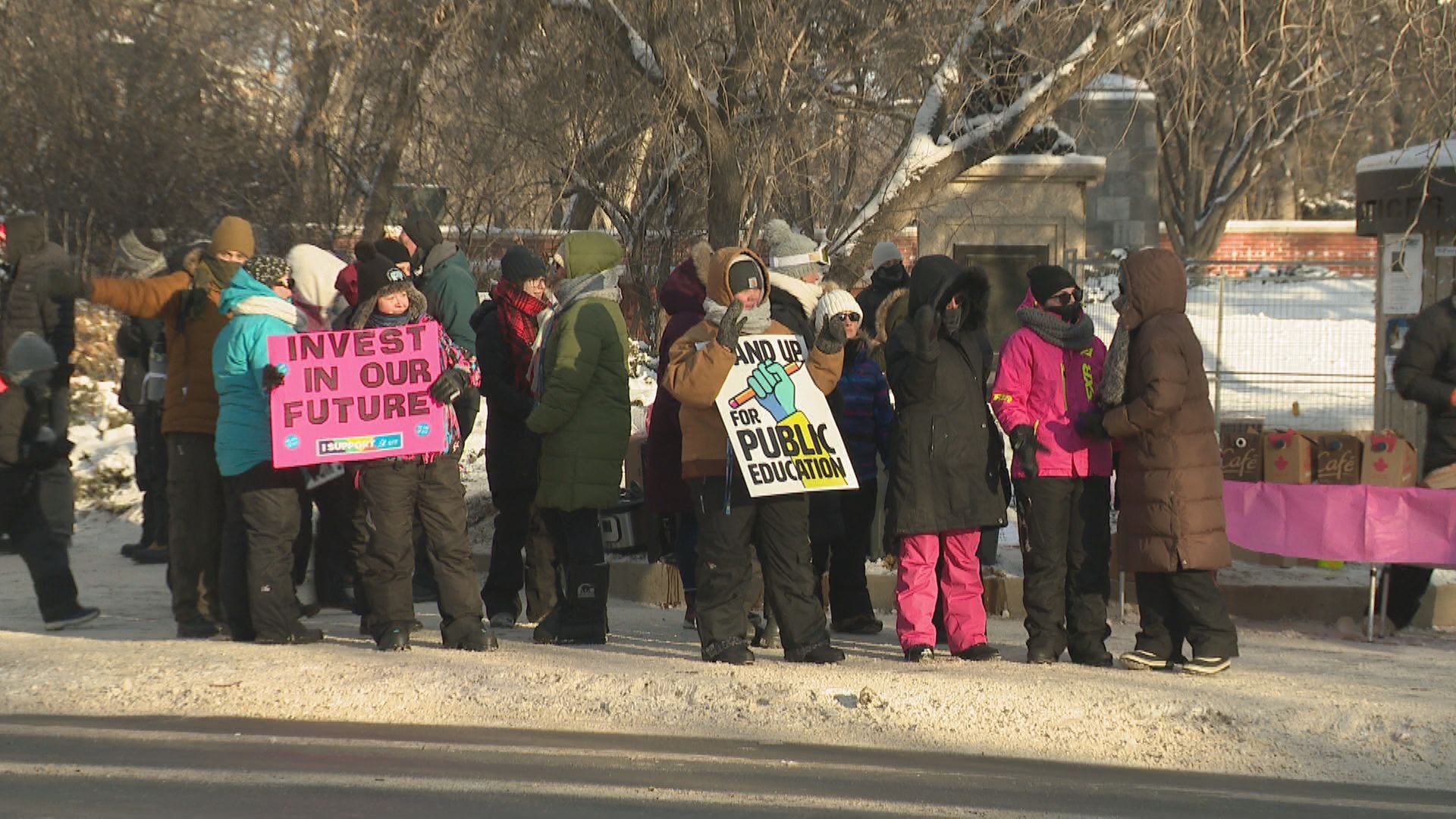 С наближаването на втория ден от стачките в образованието в