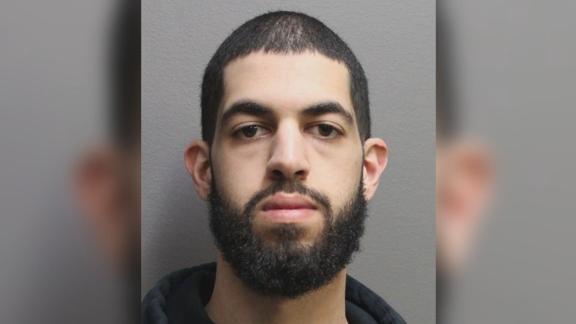 Маунти в Съри предупреждават обществеността за издирван мъж който е