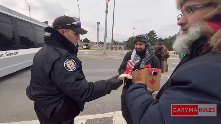 Началникът на полицията в Торонто се извини след като полицай
