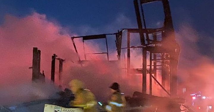 Екипи, призовани да опожарят къща в строеж в западните покрайнини на Едмънтън