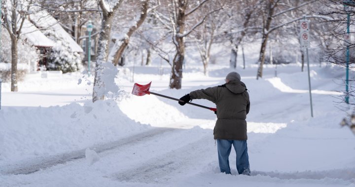 Чистене на сняг и инфаркти: Какво трябва да знаете с настъпването на зимата