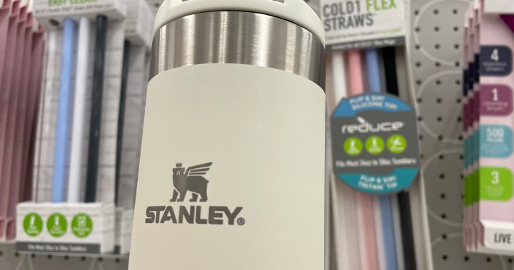Производителят на чаши Stanley казва, че продуктите съдържат „известно количество олово“. Безопасни ли са за употреба?