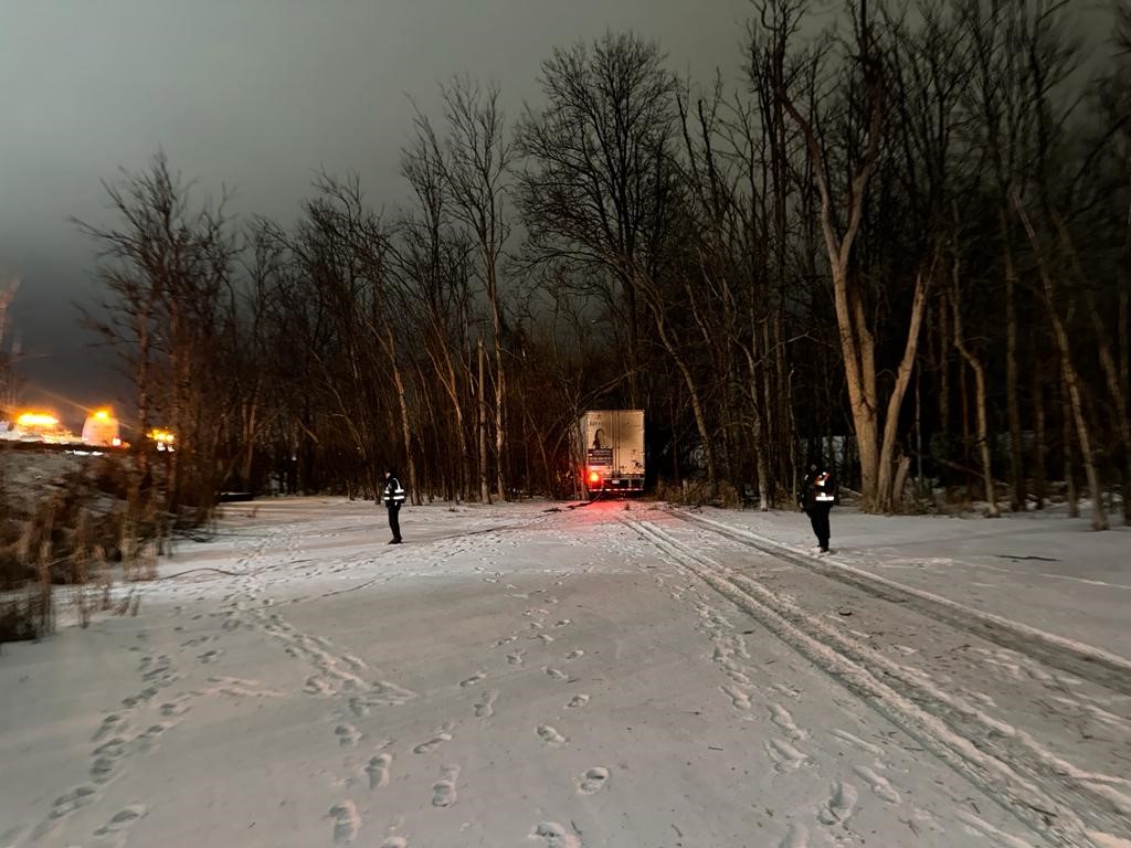 A tractor trailer skidded off Hwy. 401 in Puslinch Monday night.