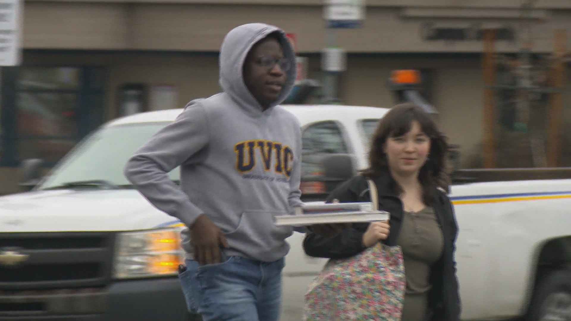 Б К министърът отговарящ за институцията след средното образование казва че