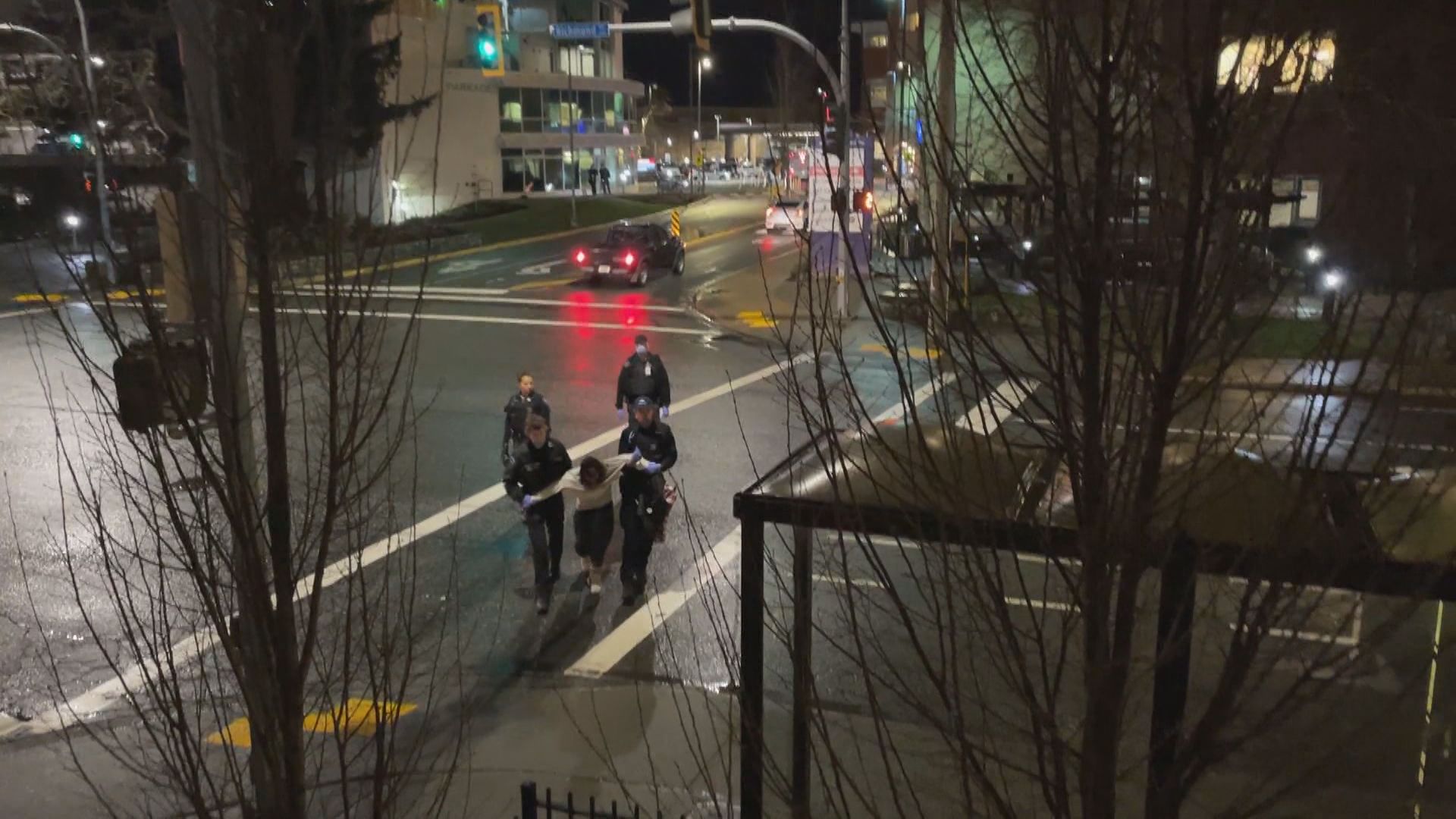 Б К Министърът на здравеопазването Адриан Дикс отговори на обвиненията че