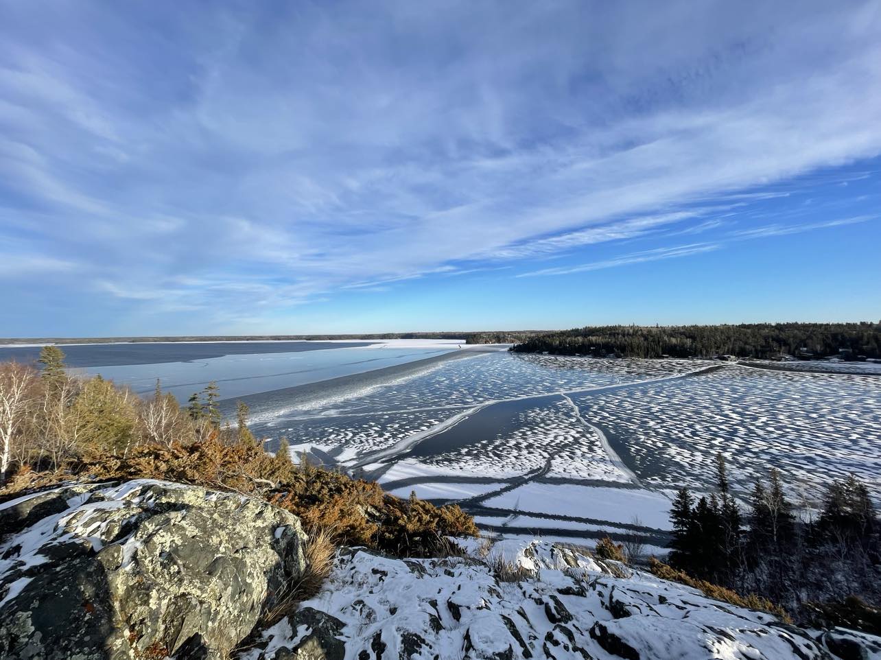 Може и да е сезон за подледен риболов но тук