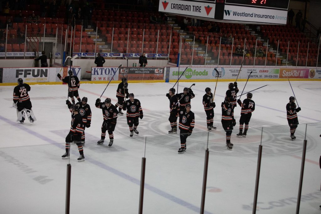 Тревожните камбани се бият от един от най успешните юношески хокейни