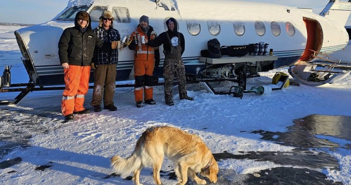 Ледена барака със самолет в Саскачеван привлича много внимание