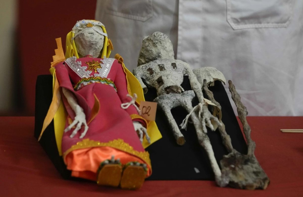 Totally made up story : Mystery of Peru alien corpses finally solved