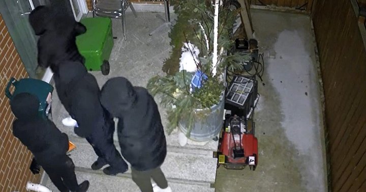 Заподозрени, въоръжени с пистолети, се опитват да проникнат в дом в Торонто посред нощ: полицията