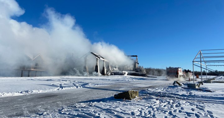 极寒天气增加了北熊高尔夫球场大火扑救工作的挑战