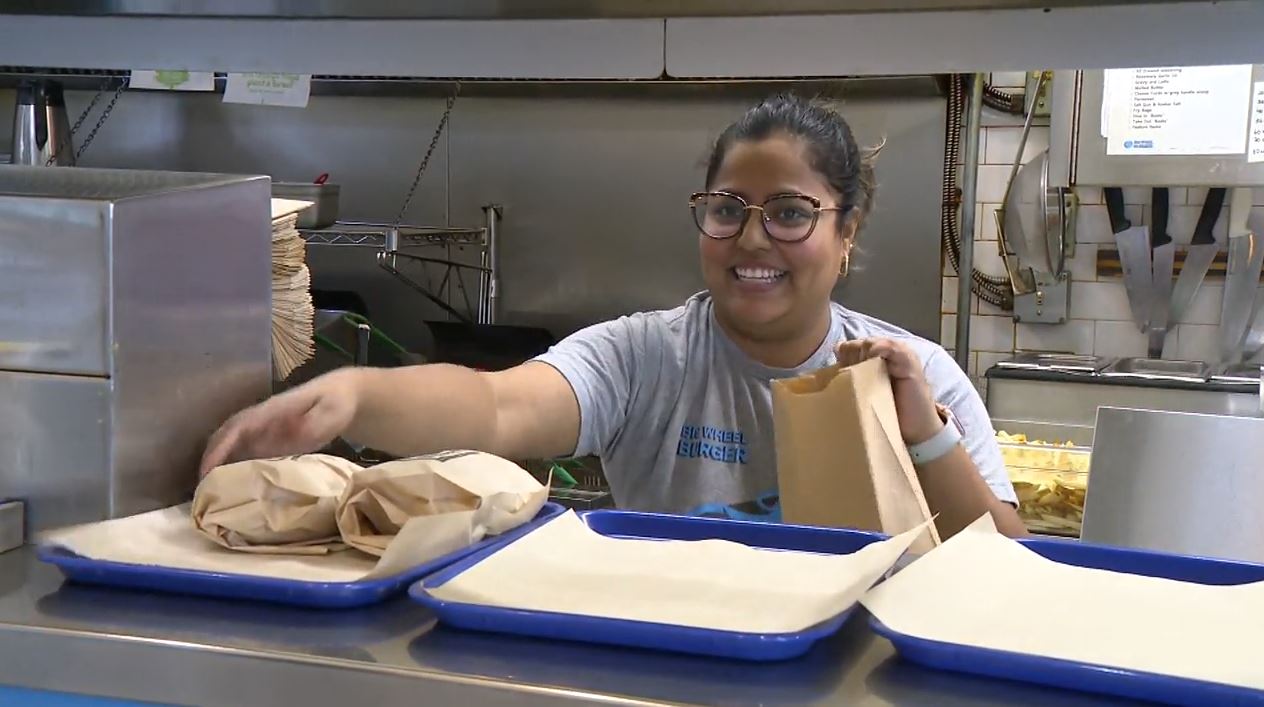 Ресторантьорската индустрия на Британска Колумбия притиска провинцията за помощ предупреждавайки