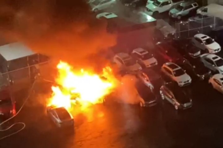 Fire at Burnaby car lot that damaged multiple vehicles investigated as arson