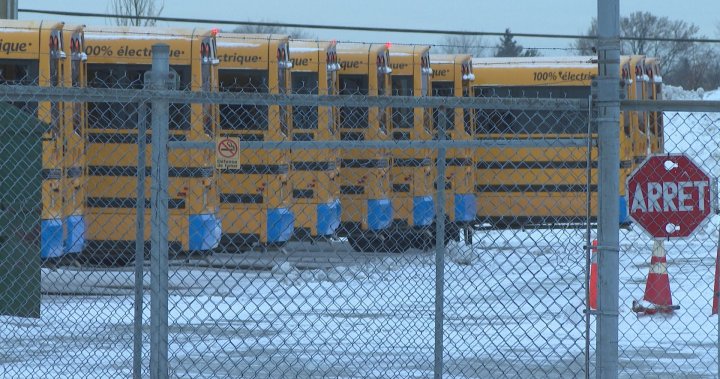 Стачка на училищни автобуси през 11-та седмица без видим край